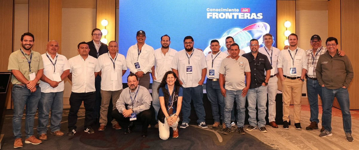 Vitali Alimentos broiler team in El Salvador 